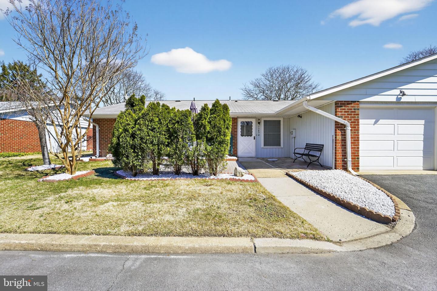 1263b Hamilton Court Property Photo 3