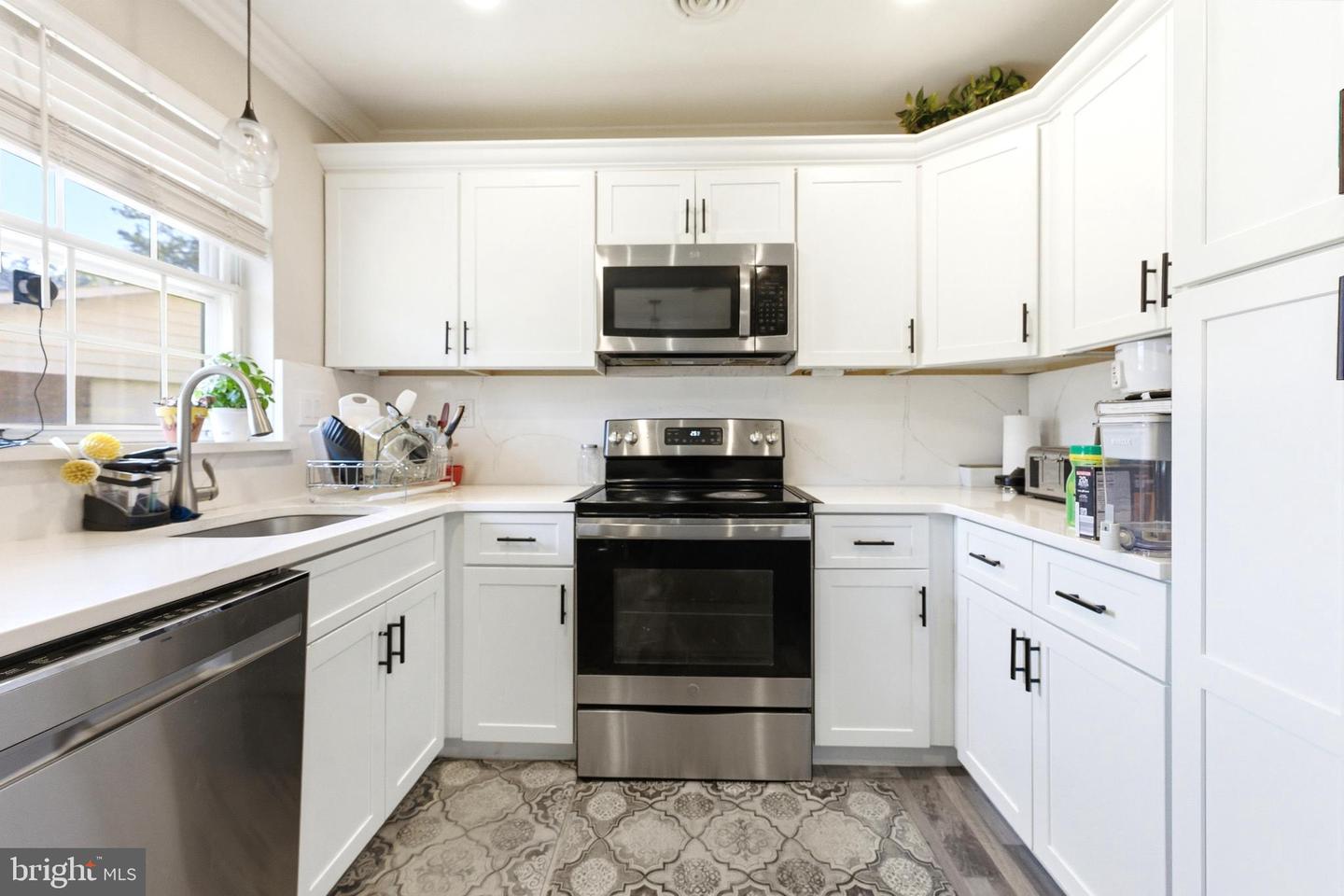 16-b Cambridge Cir #b Property Photo 3