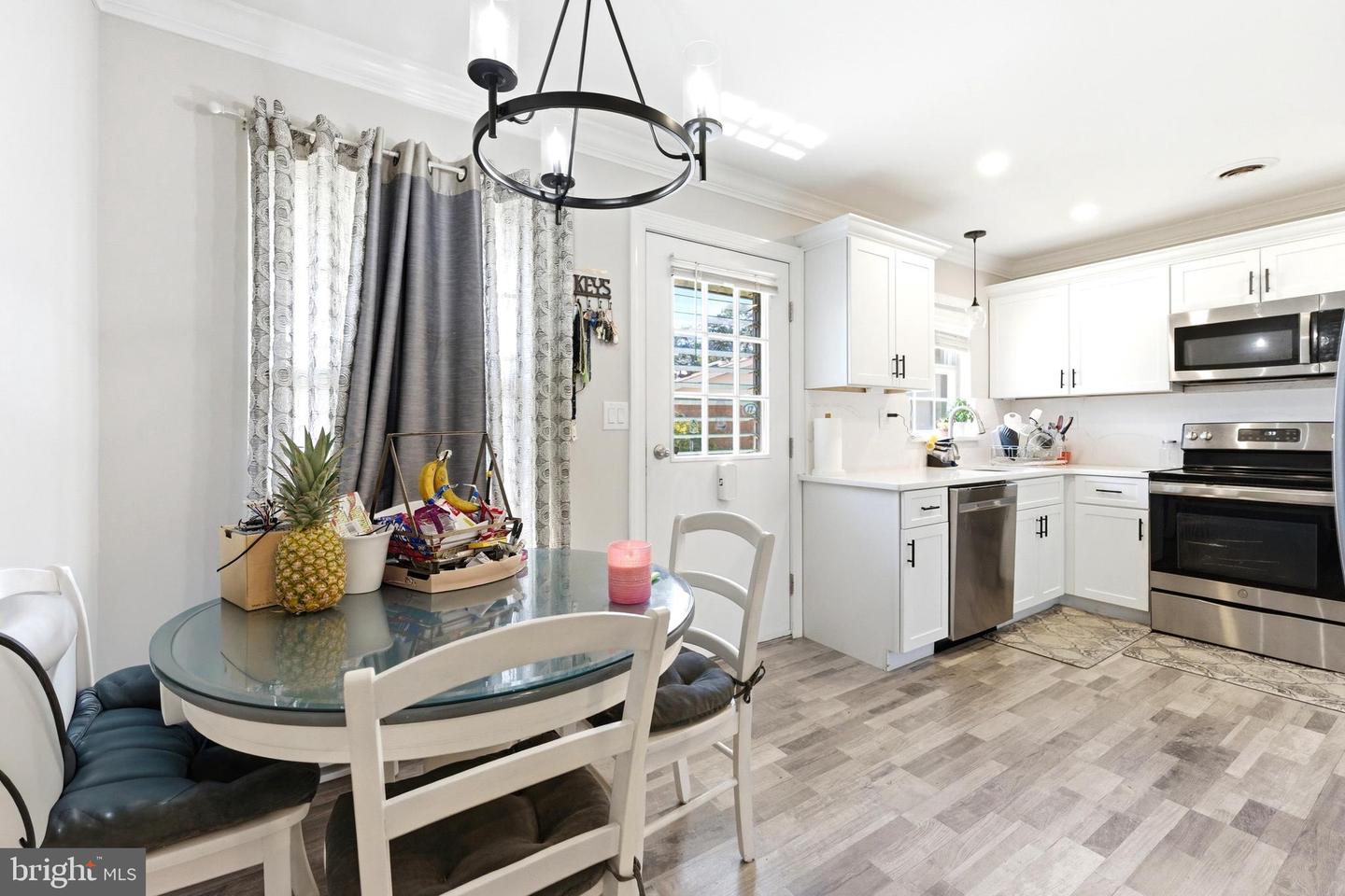 16-b Cambridge Cir #b Property Photo 4