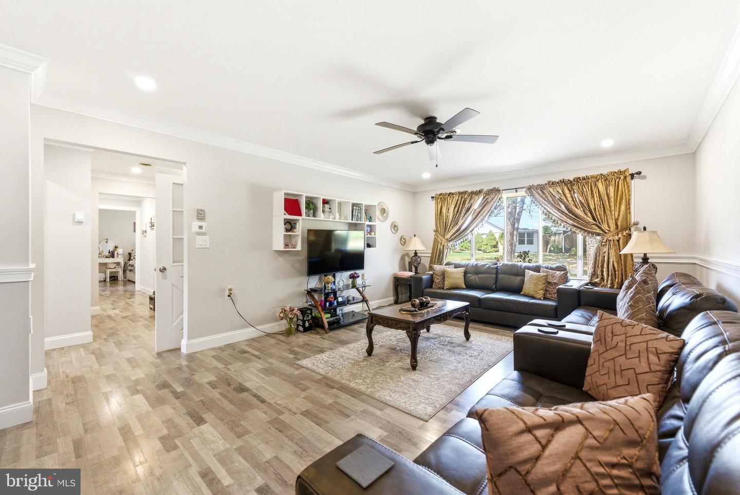 16-b Cambridge Cir #b Property Photo 5