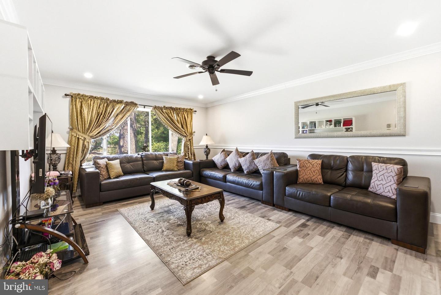 16-b Cambridge Cir #b Property Photo 6
