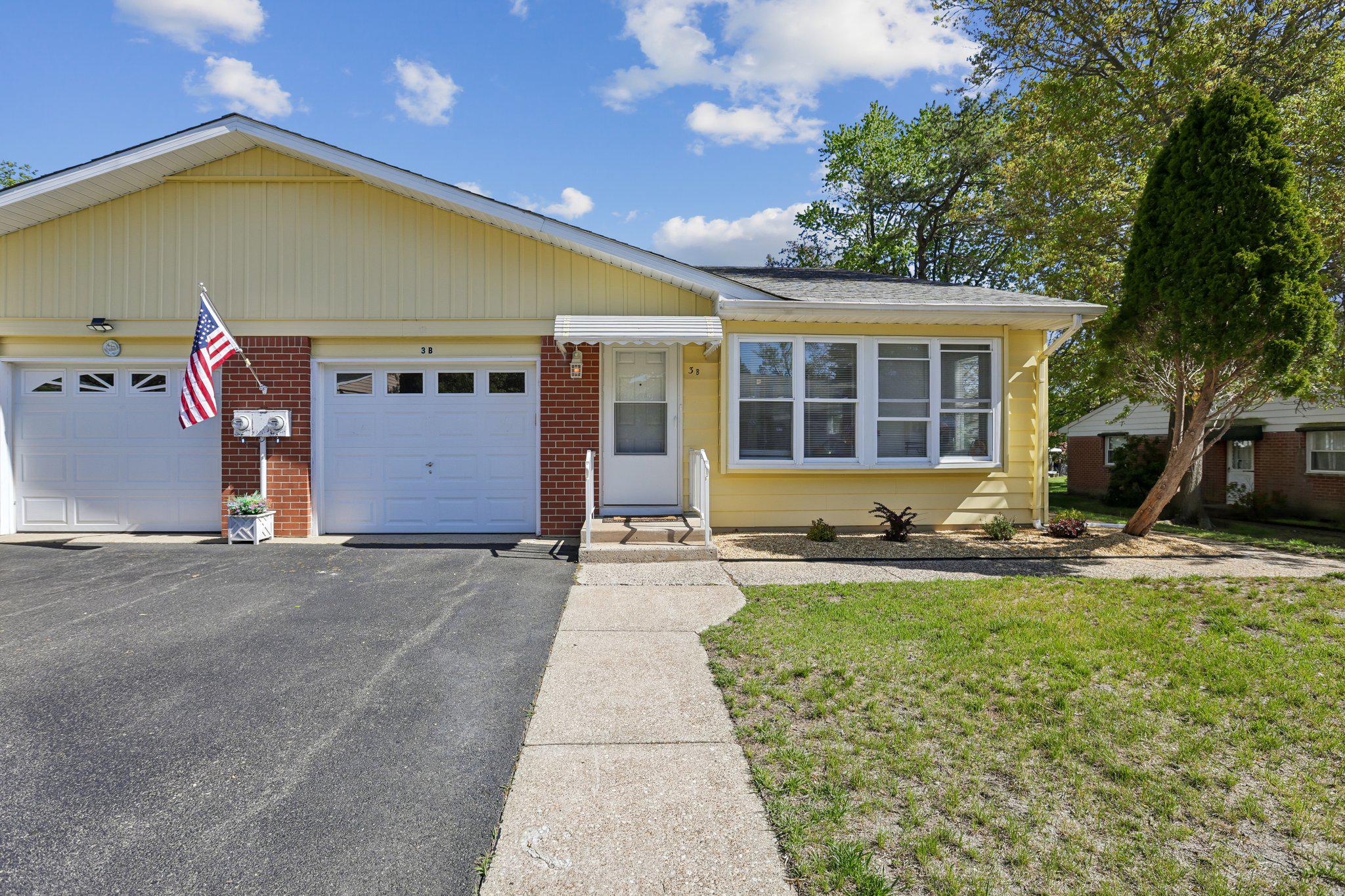 3 Raleigh Dr #b Property Photo 1