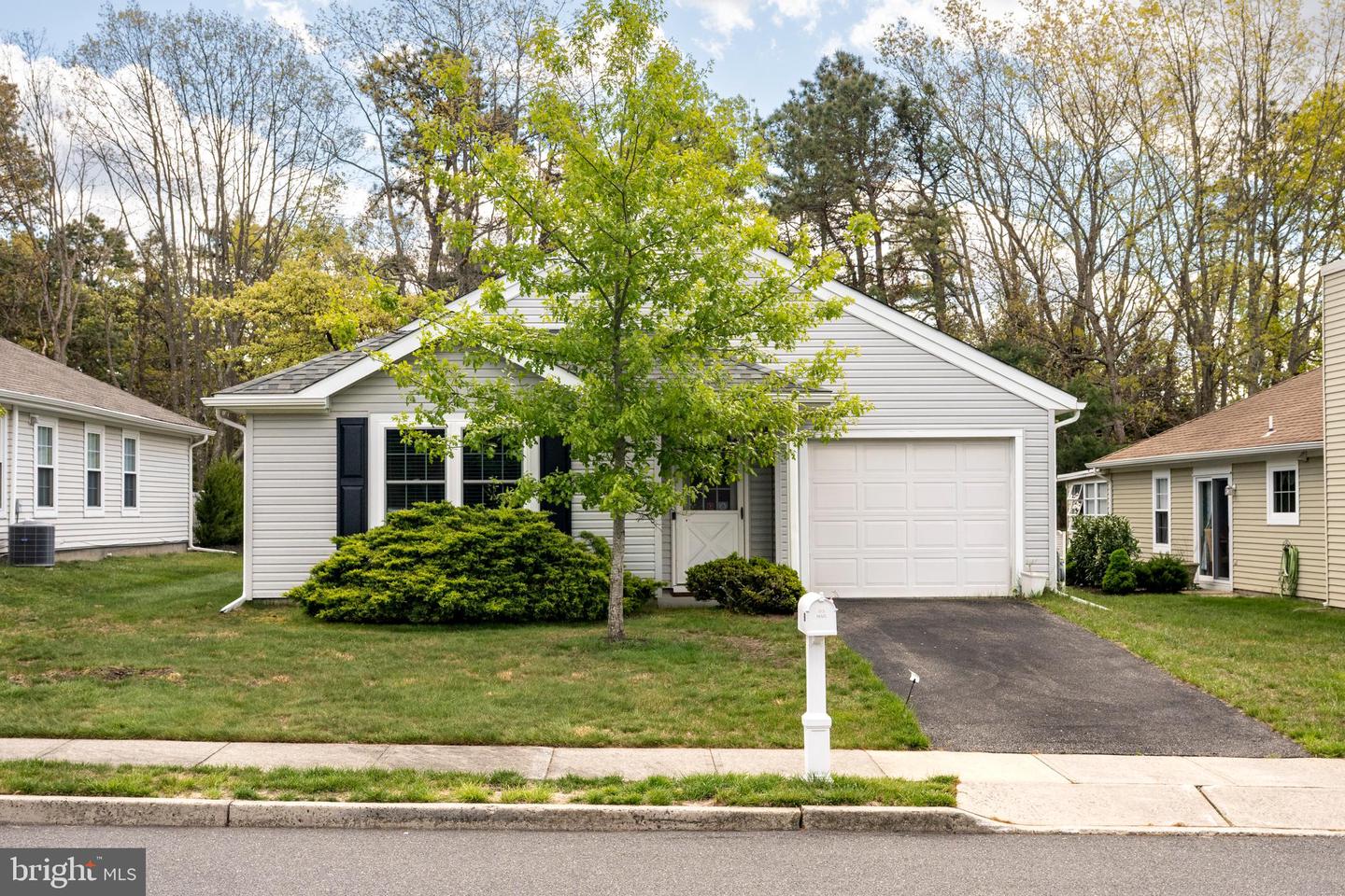 98 Pine Oak Blvd Property Photo 1