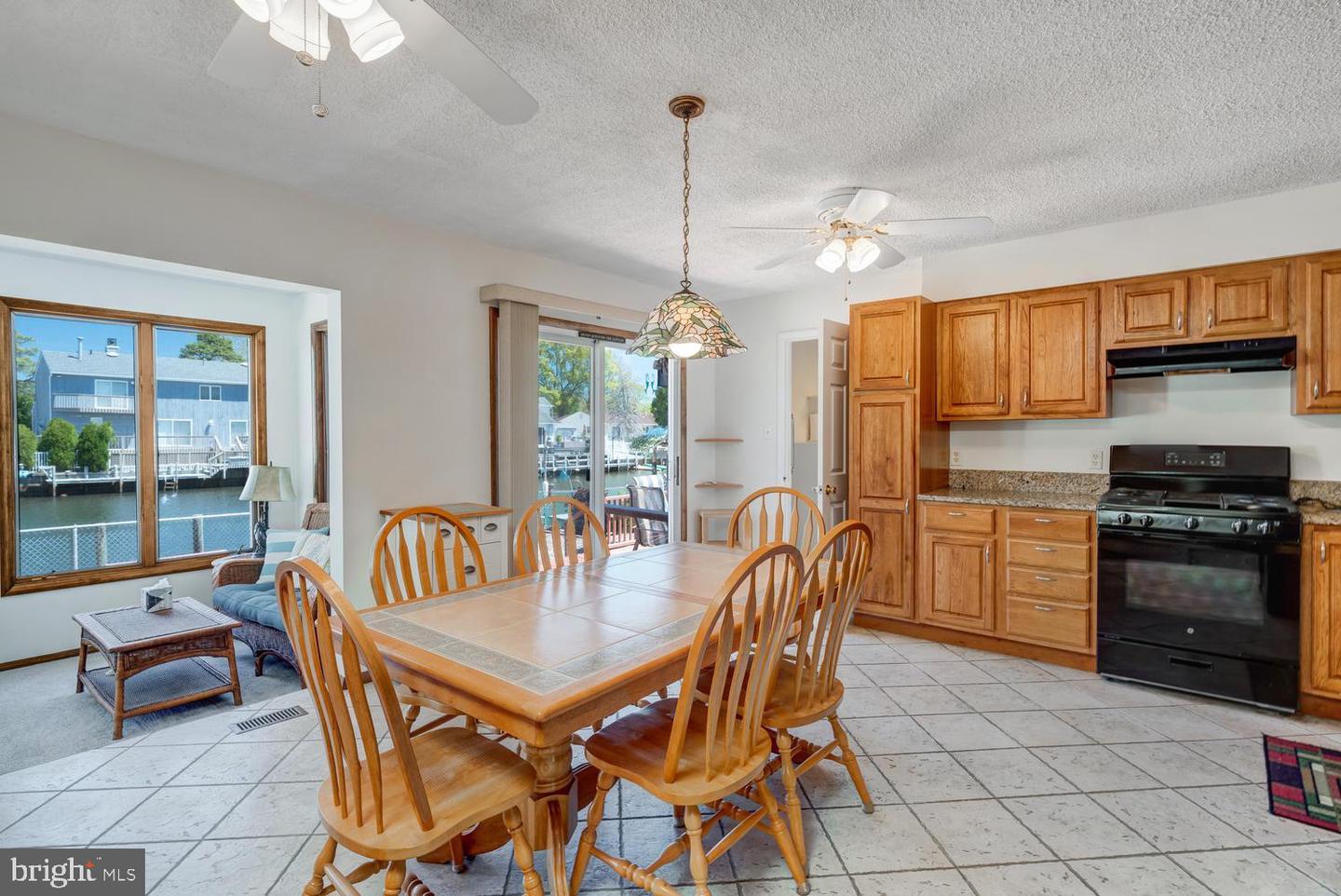 12 N Hollywood Blvd Property Photo 3