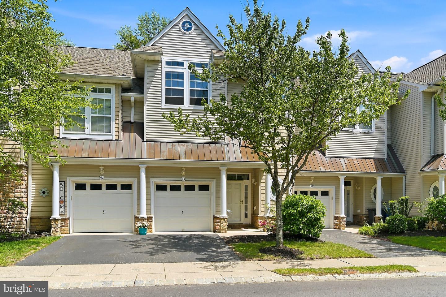101 WINDWARD DRIVE Property Photo 1