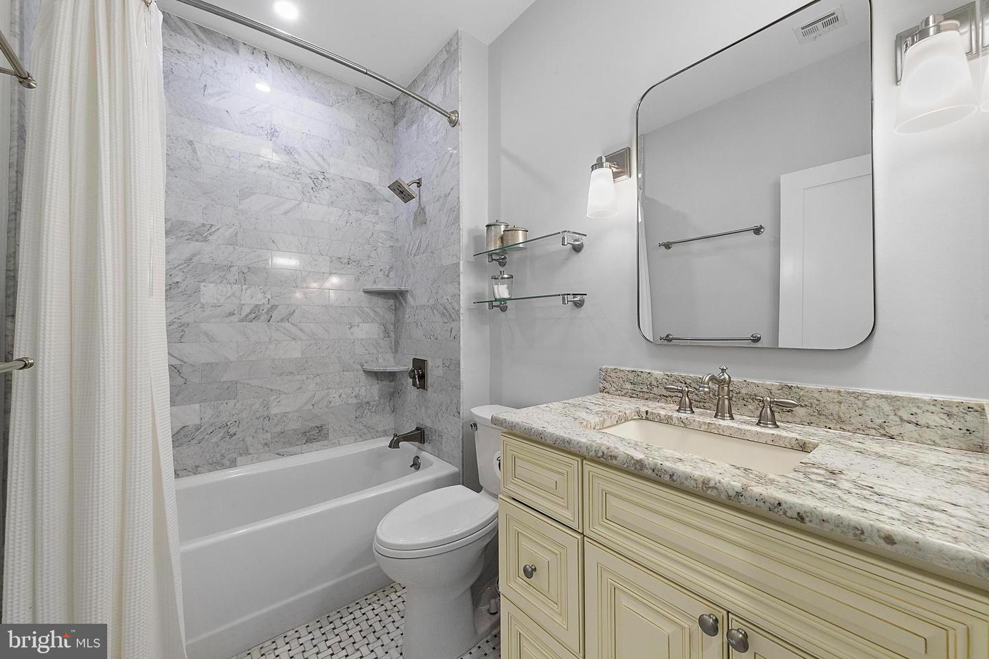 527 Engleside Ave Property Photo 38