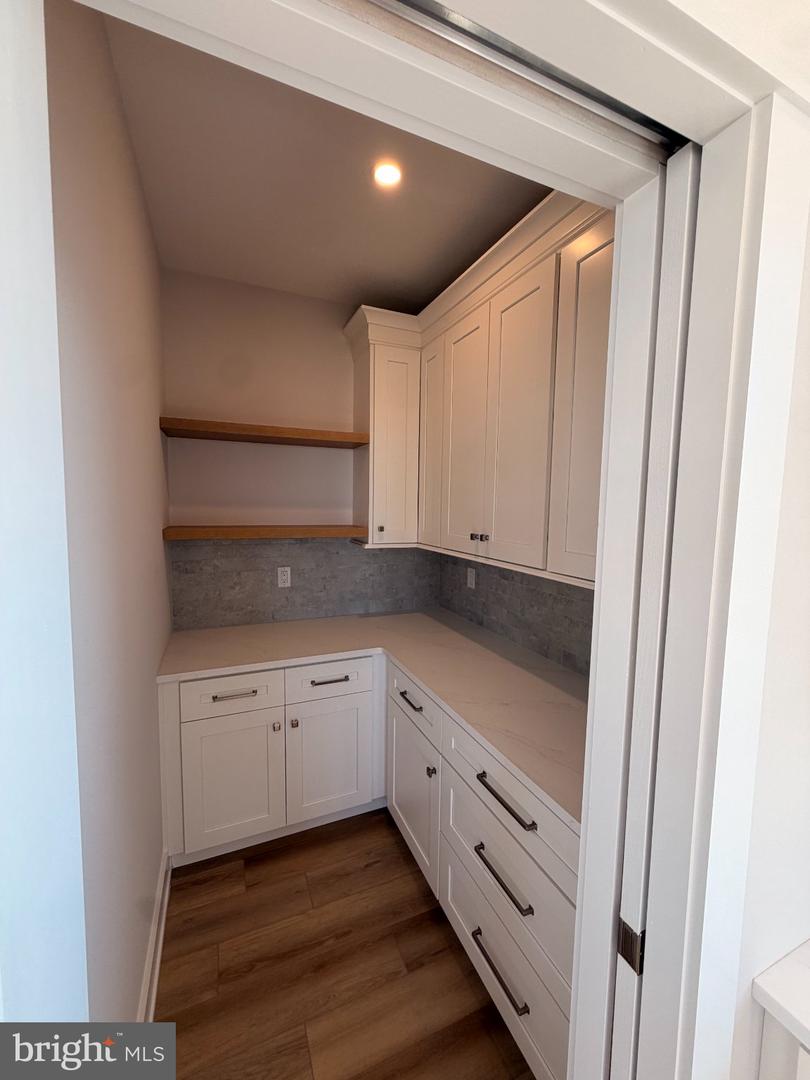 19 Lavenia Ave W Property Photo 6