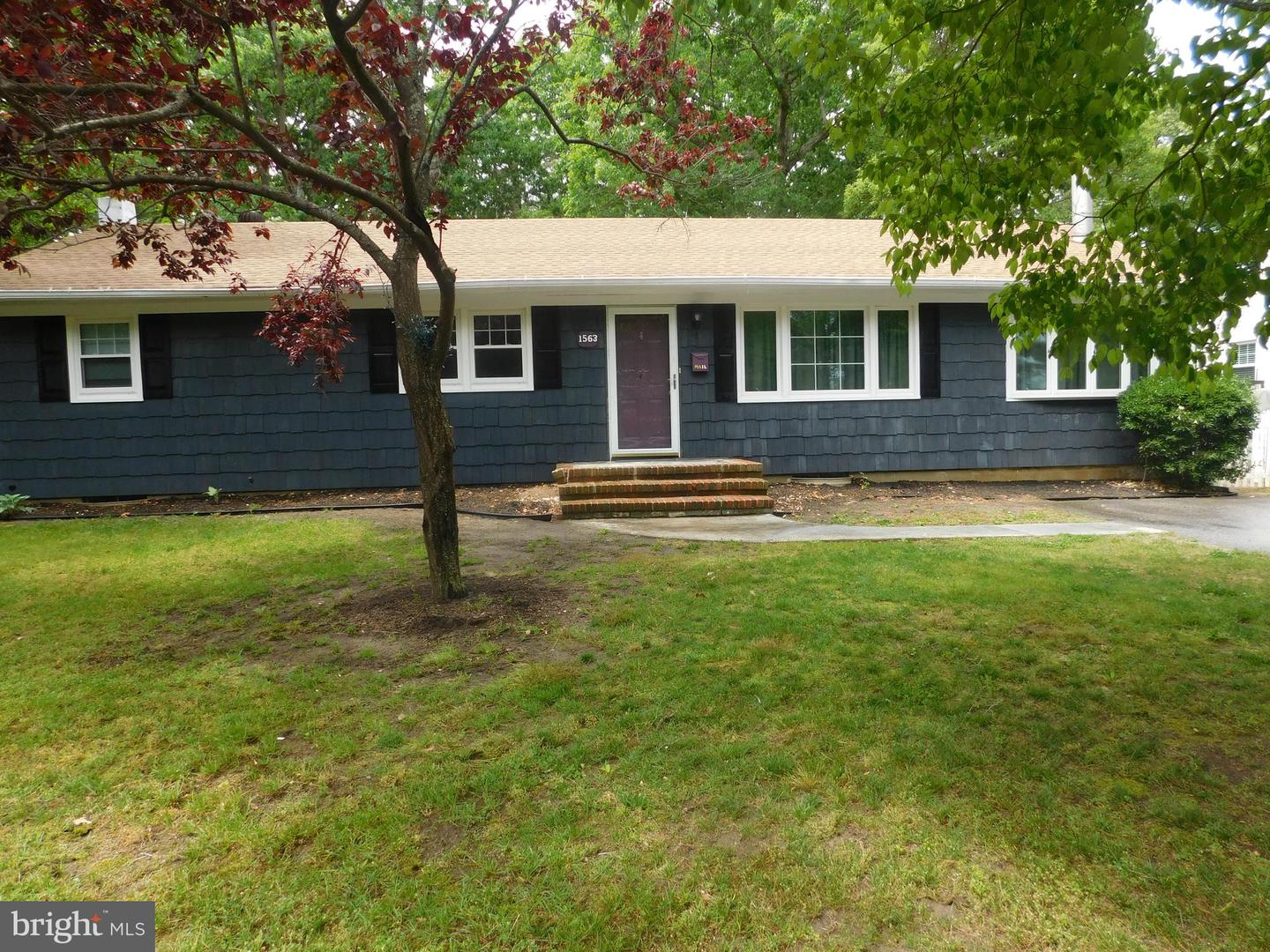 1563 FORGE POND RD