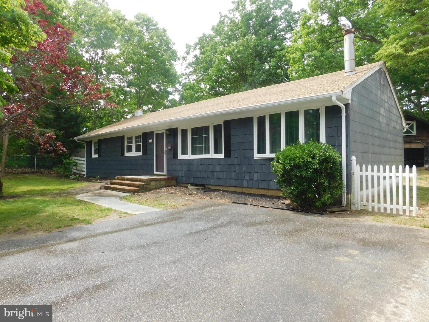 1563 Forge Pond Rd Property Photo 3