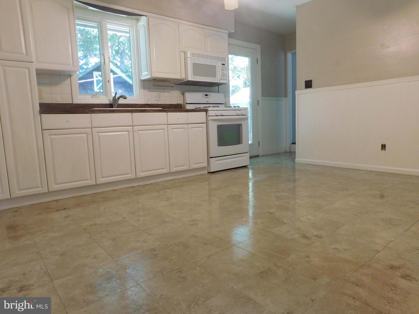 1563 Forge Pond Rd Property Photo 5