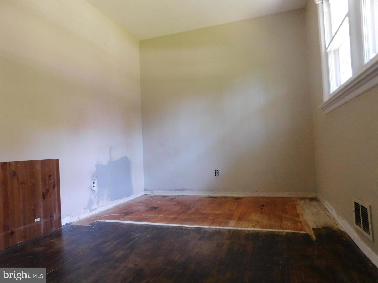 1563 Forge Pond Rd Property Photo 12