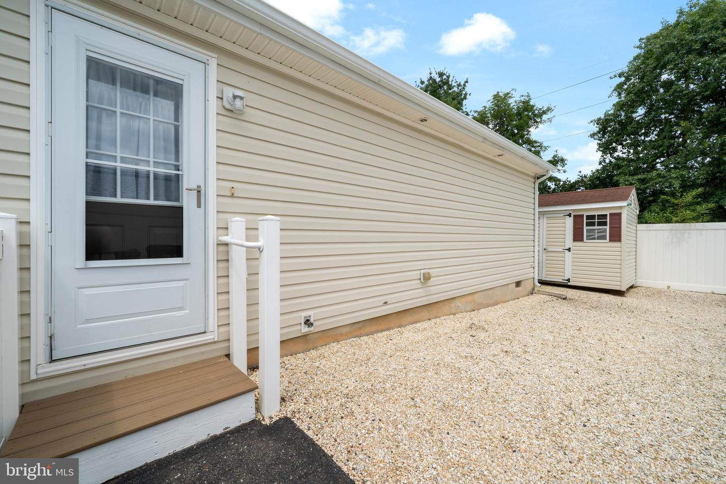 48 Fort Lee Dr Property Photo 4