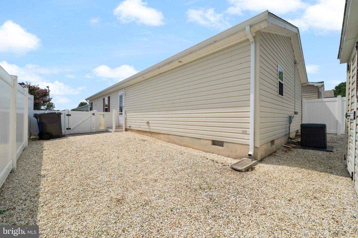 48 Fort Lee Dr Property Photo 5