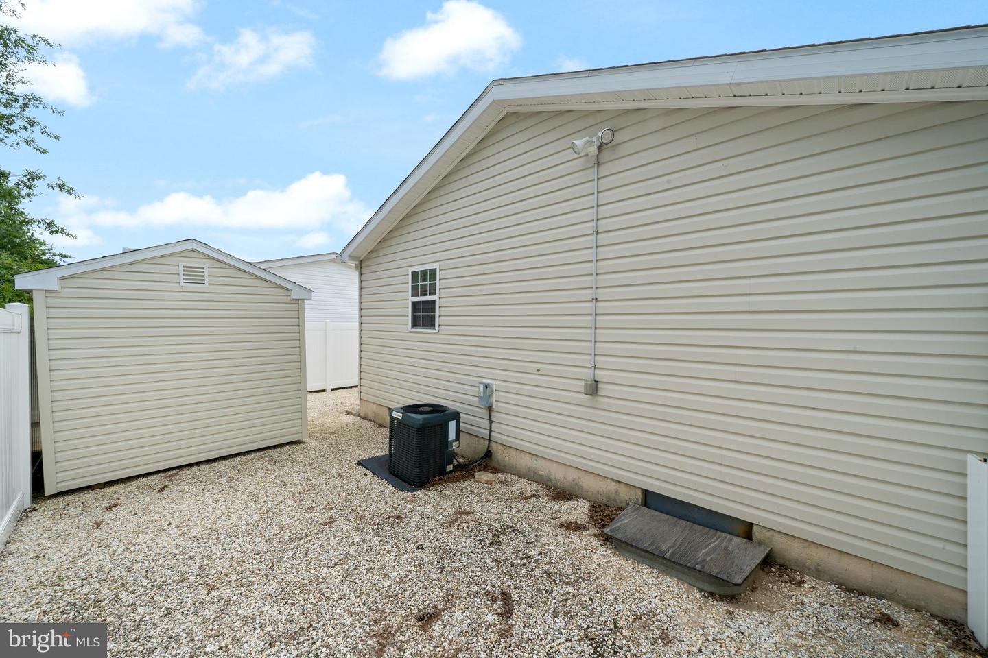 48 Fort Lee Dr Property Photo 6