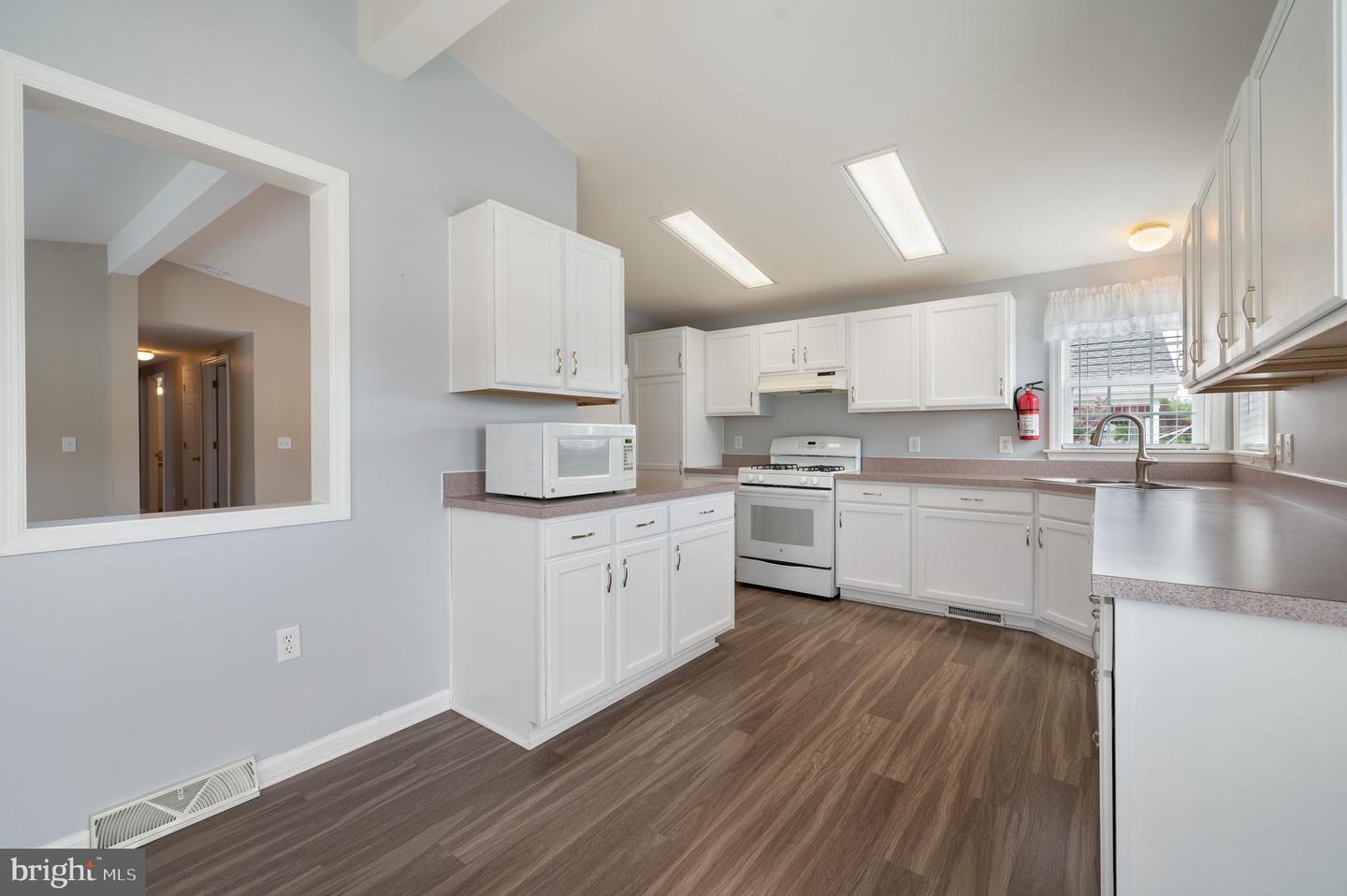 48 Fort Lee Dr Property Photo 9