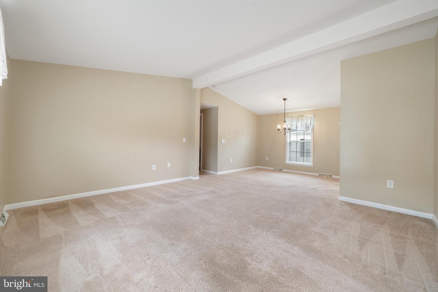 48 Fort Lee Dr Property Photo 12