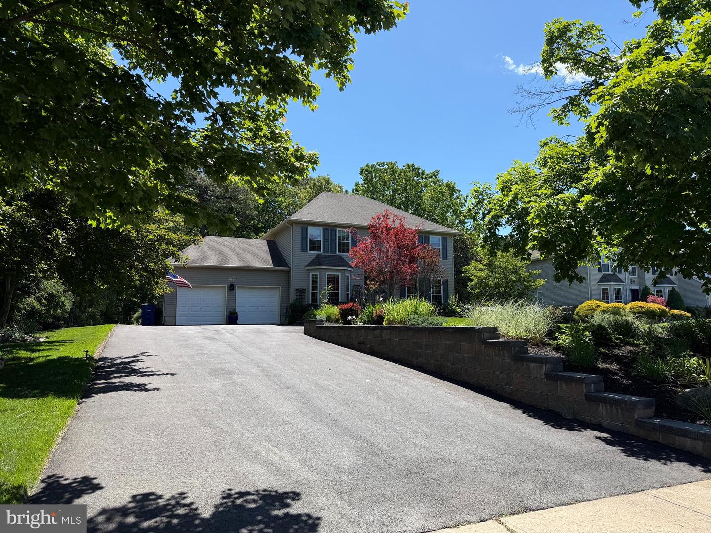 618 Winterberry Blvd Property Photo 1