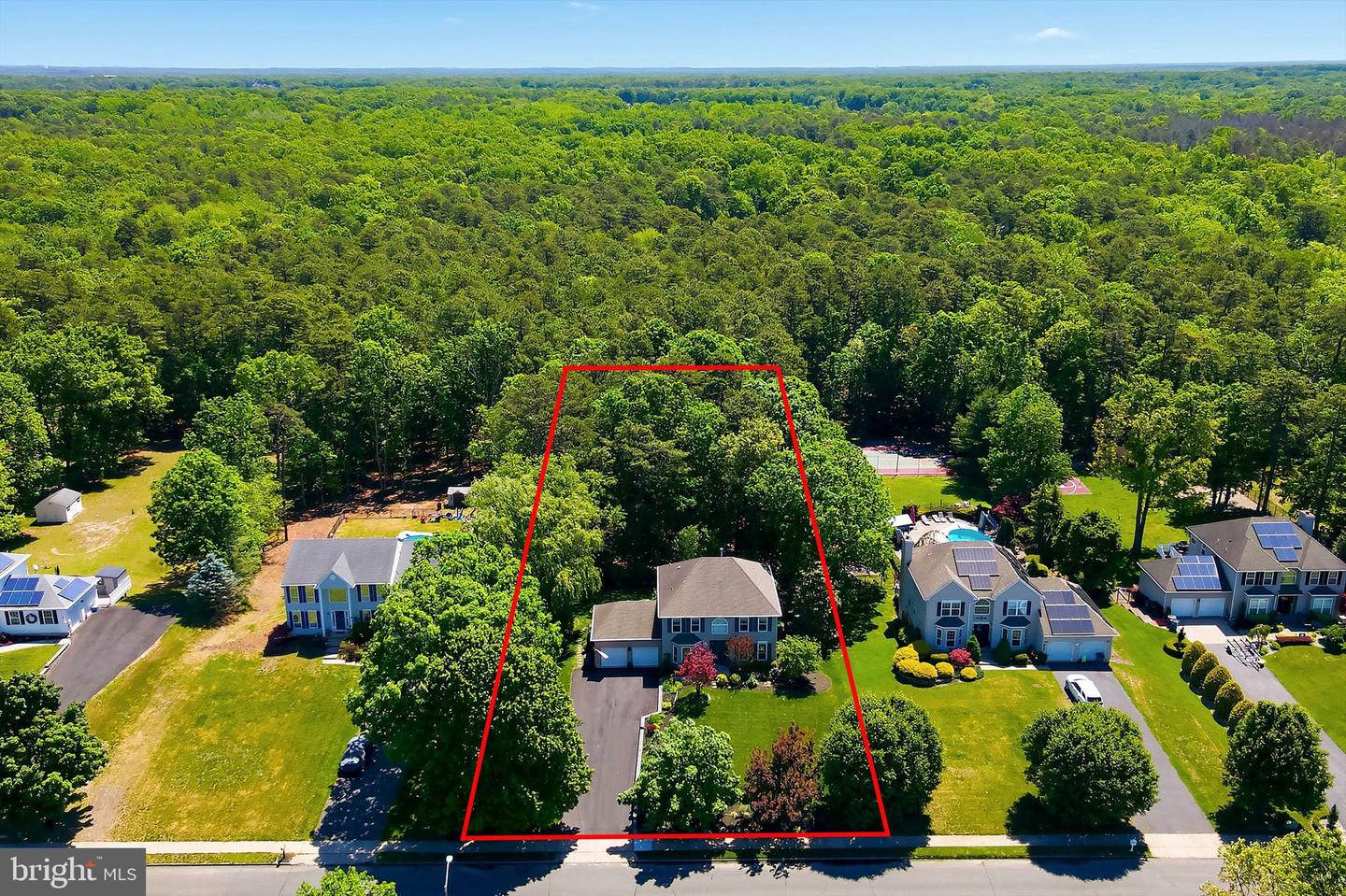 618 Winterberry Blvd Property Photo 3