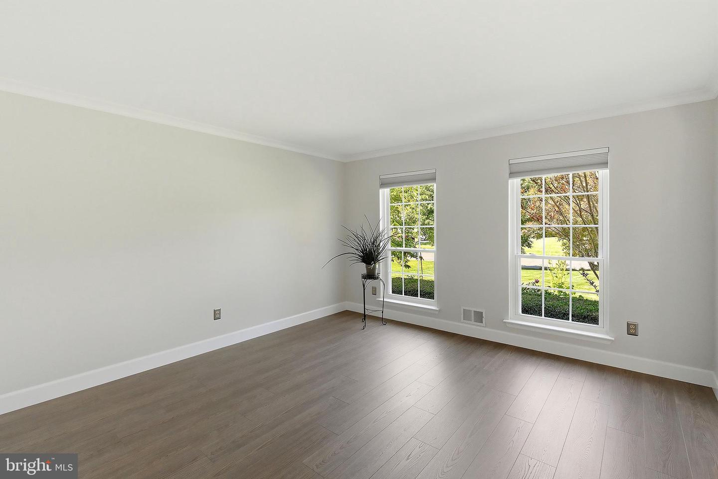 618 Winterberry Blvd Property Photo 11