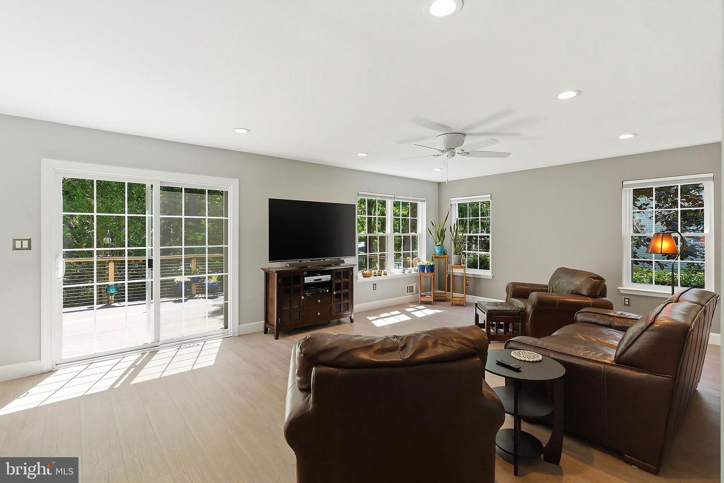 618 Winterberry Blvd Property Photo 18
