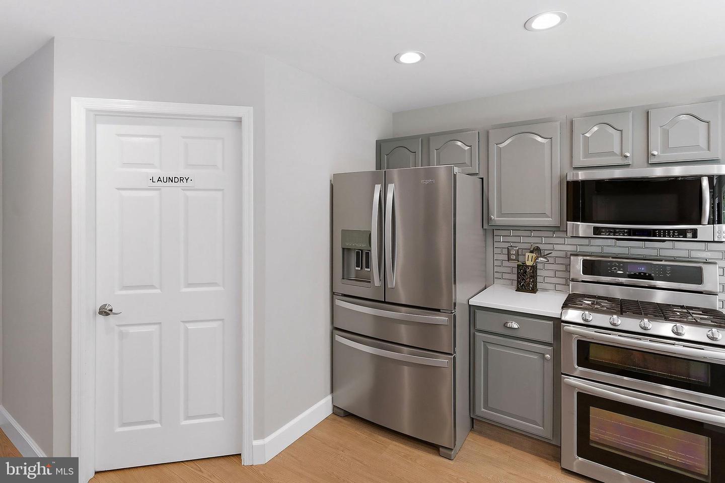 618 Winterberry Blvd Property Photo 25