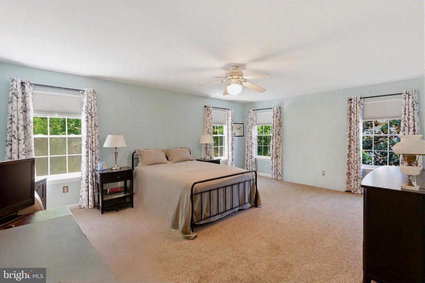 618 Winterberry Blvd Property Photo 28