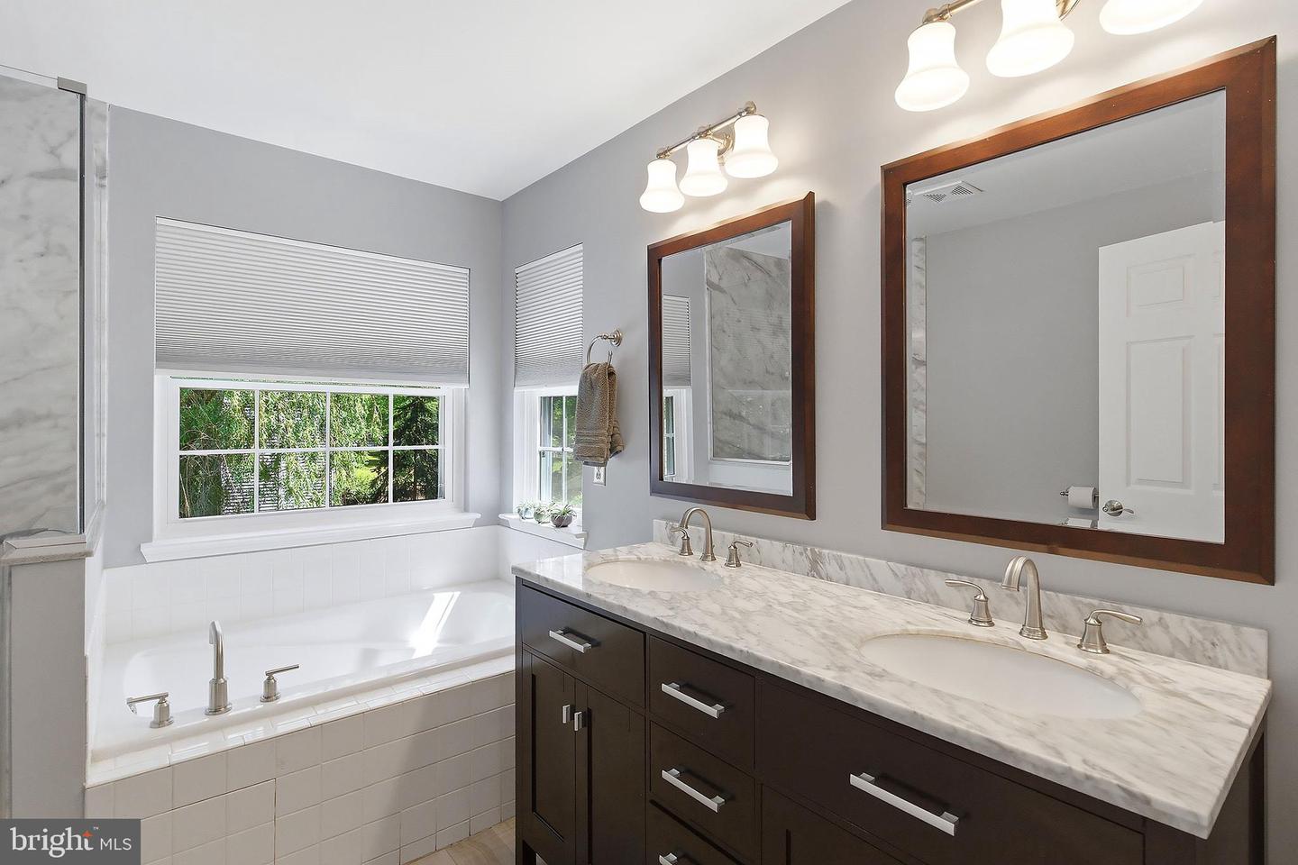 618 Winterberry Blvd Property Photo 30