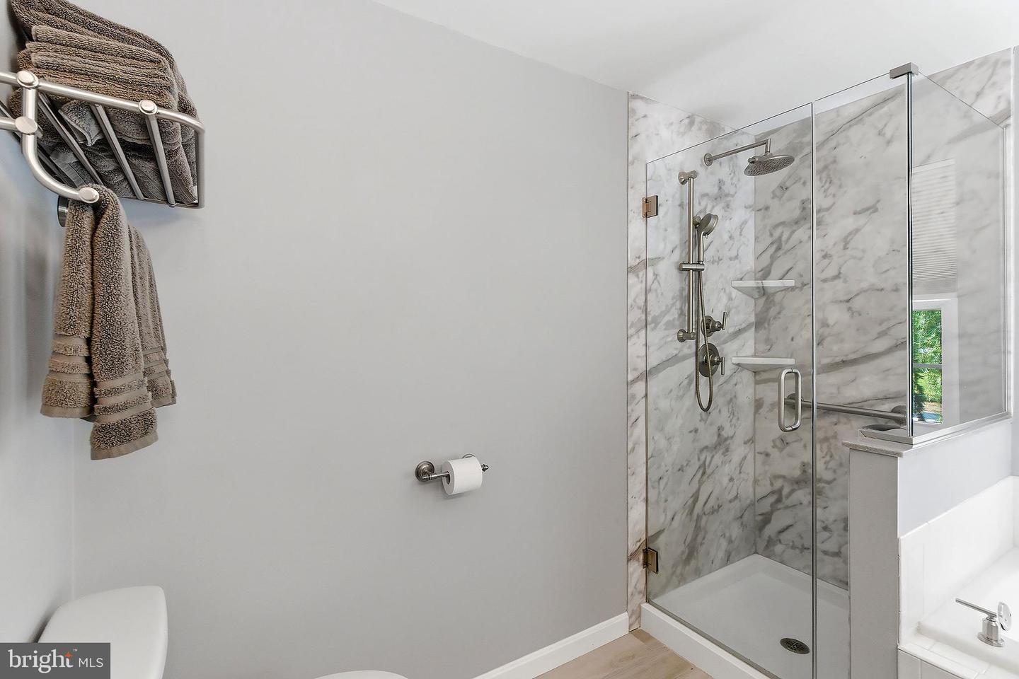 618 Winterberry Blvd Property Photo 31