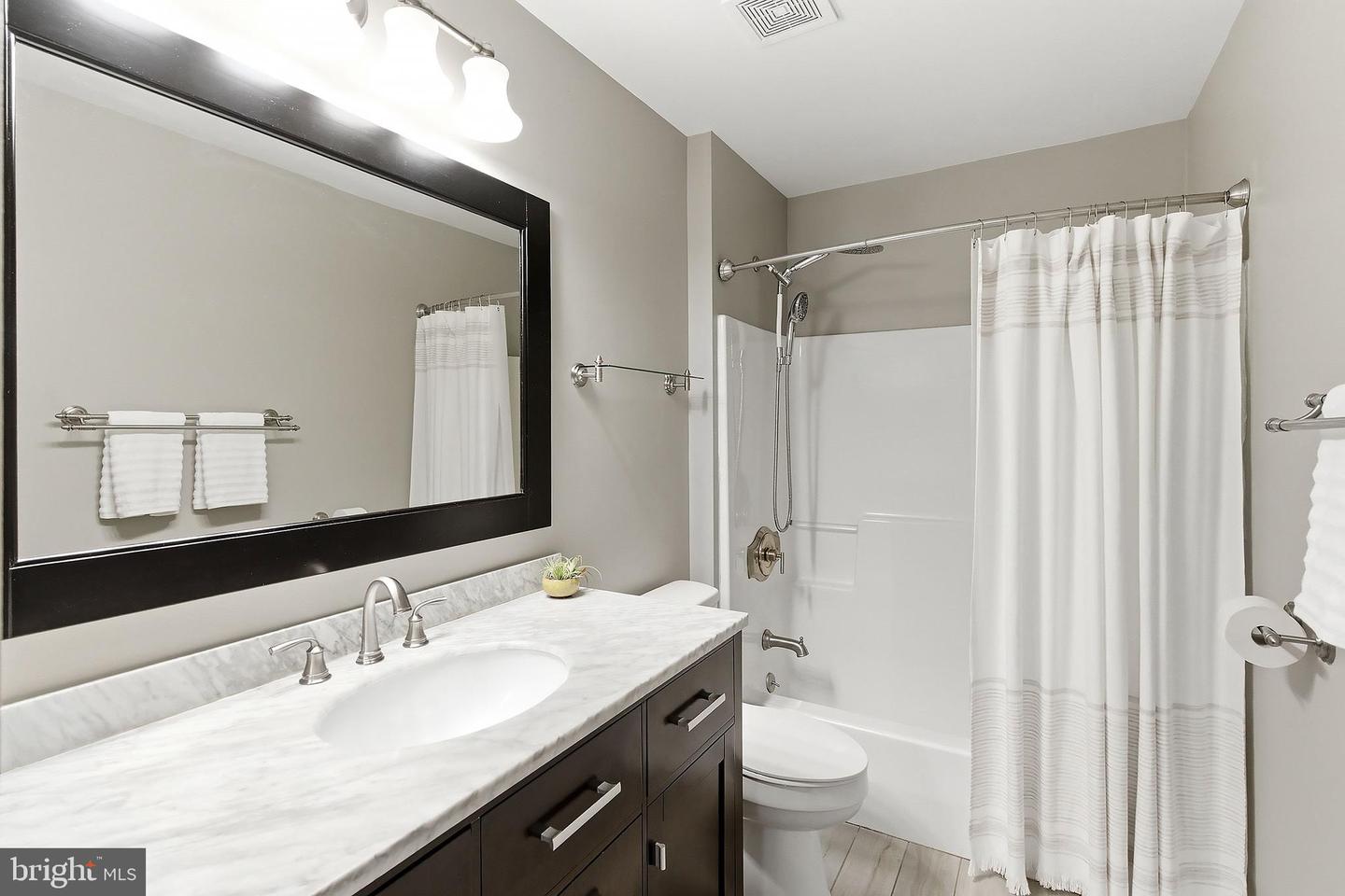 618 Winterberry Blvd Property Photo 35