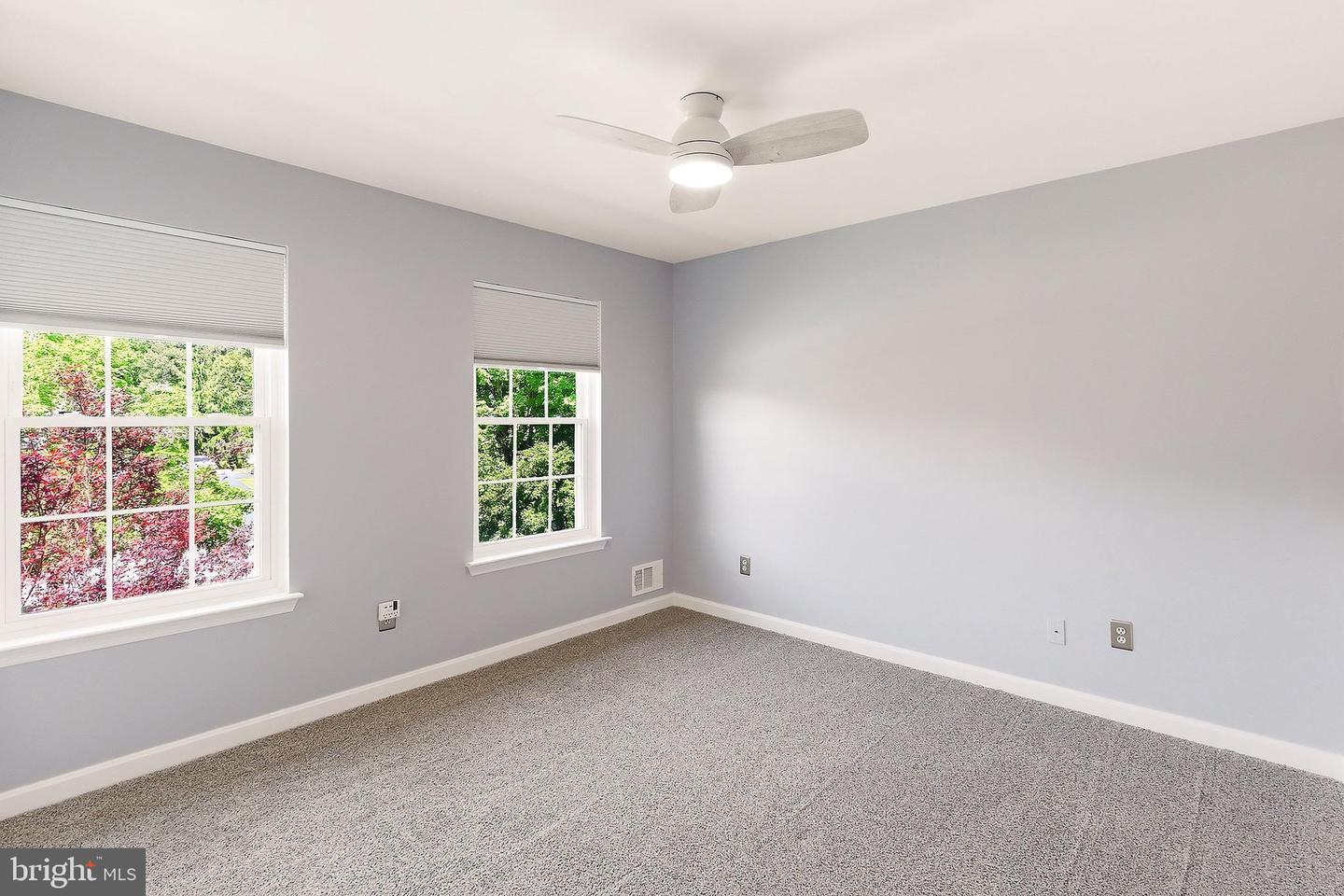 618 Winterberry Blvd Property Photo 36
