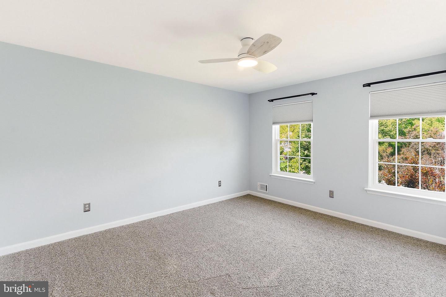 618 Winterberry Blvd Property Photo 39