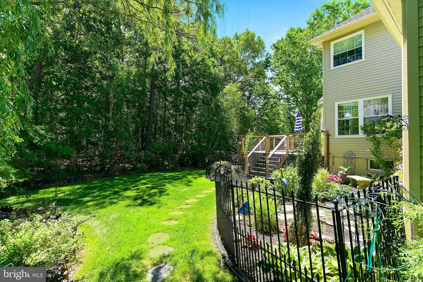 618 Winterberry Blvd Property Photo 48