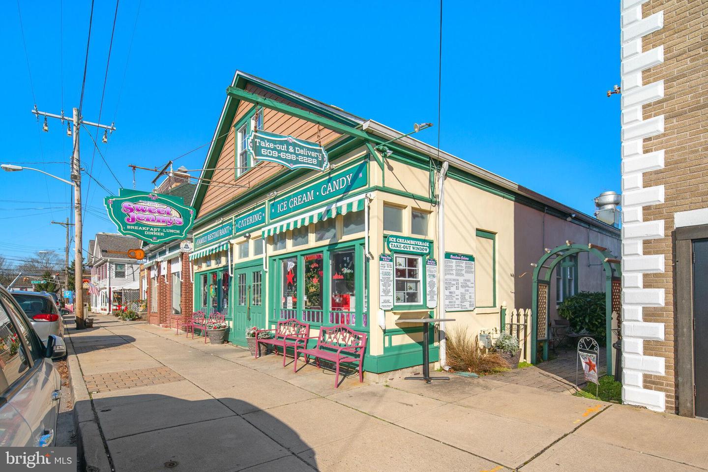 688 E BAY AVE