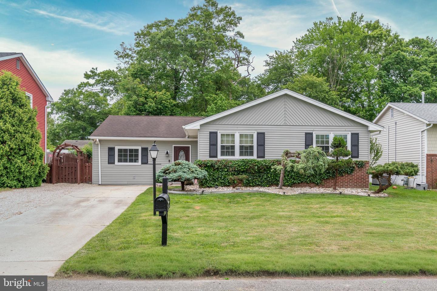 207 Twin Lakes Blvd Blvd Property Photo 1