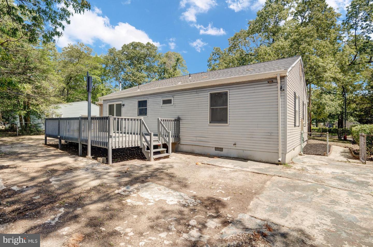 615 Beach Blvd Property Photo 6