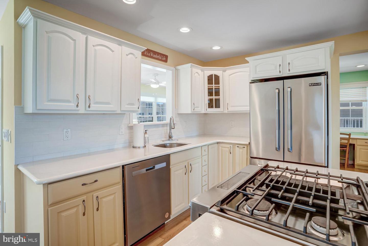 20 Carroll Ave Property Photo 27