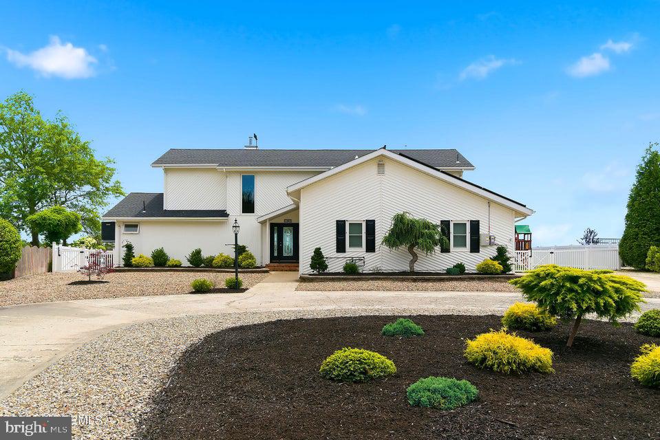 180 Country Club Blvd Property Photo 1