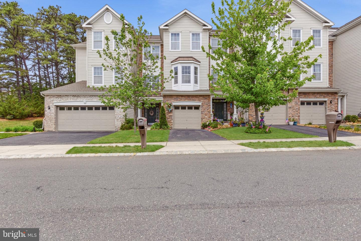 346 HAWTHORNE LN