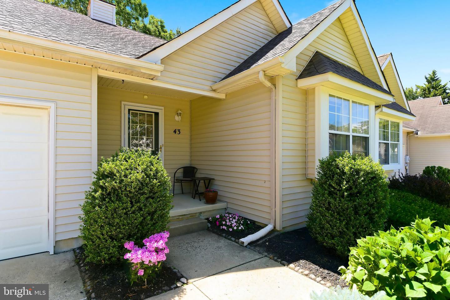 43 Pebble Beach Ln Property Photo 1