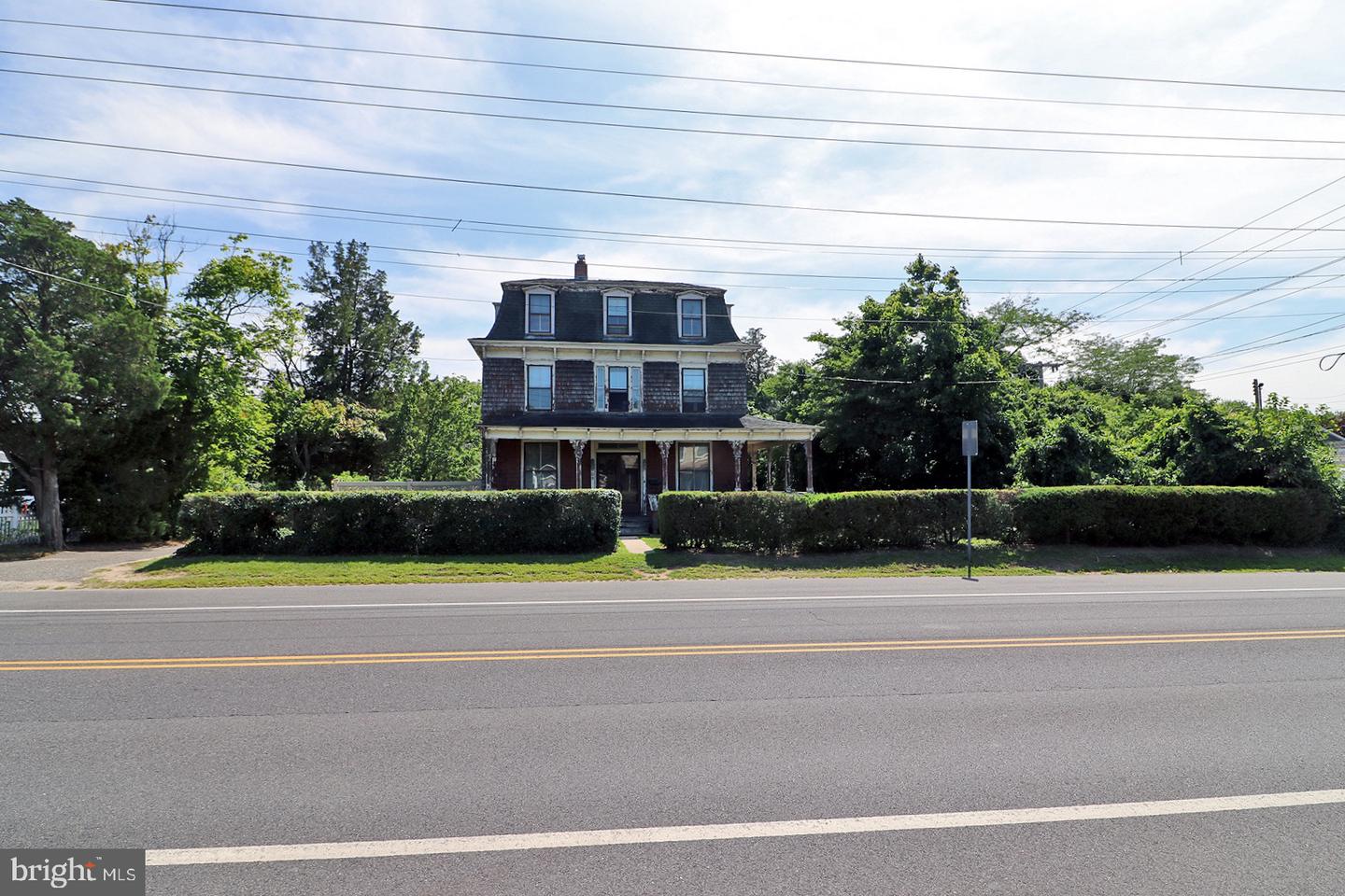 105 EAST BAY AVENUE Property Photo 1