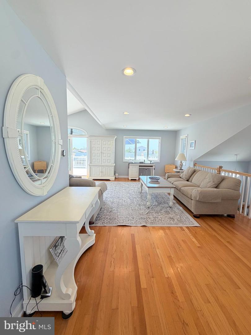 212 N Barnegat Ave Property Photo 9
