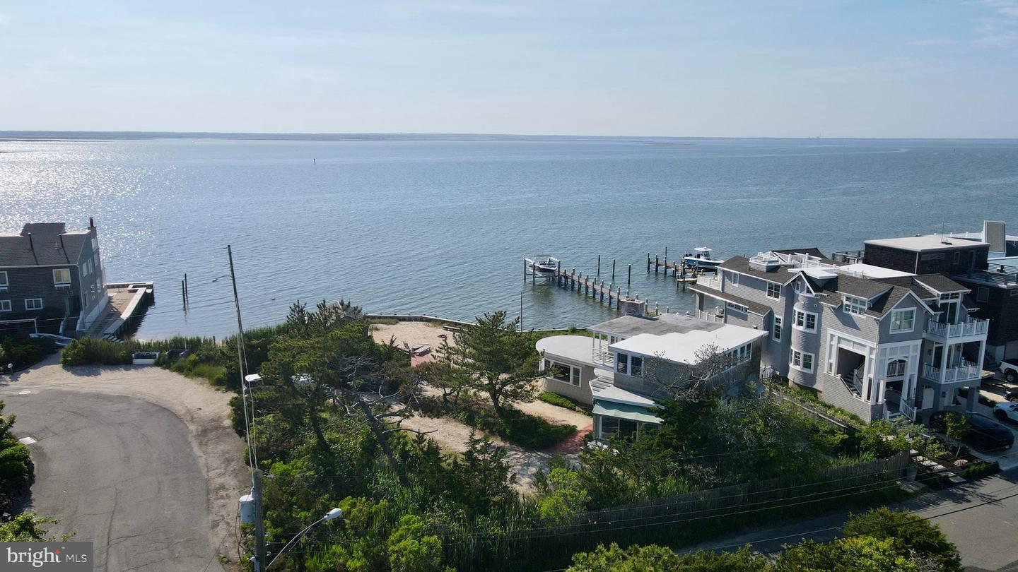 8202 Bay Ter Property Photo 4
