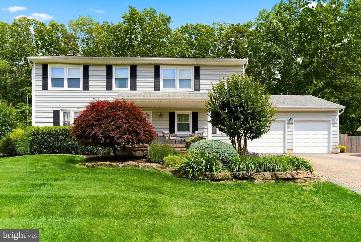 16 REDWOOD DR