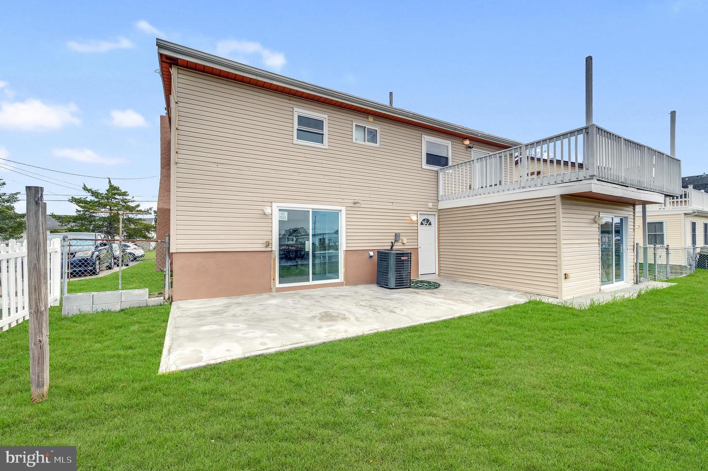 17 Delaware W Property Photo 13