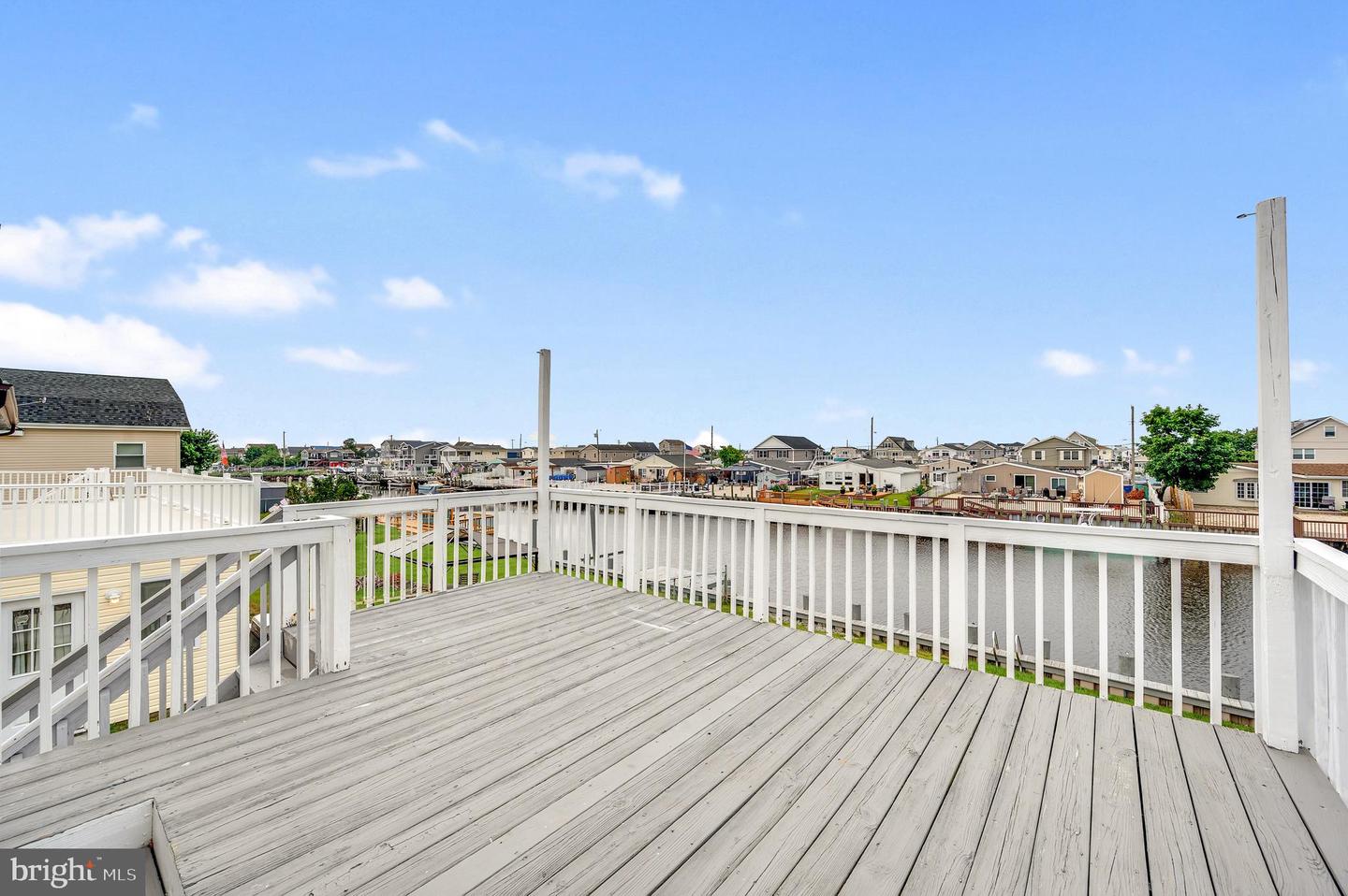17 Delaware W Property Photo 14