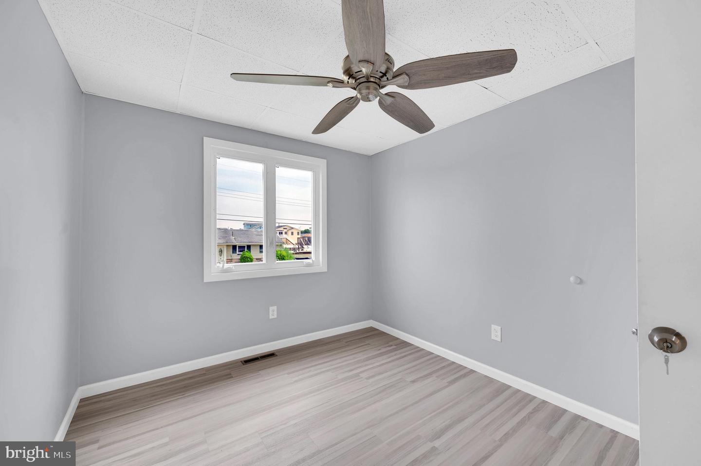 17 Delaware W Property Photo 17