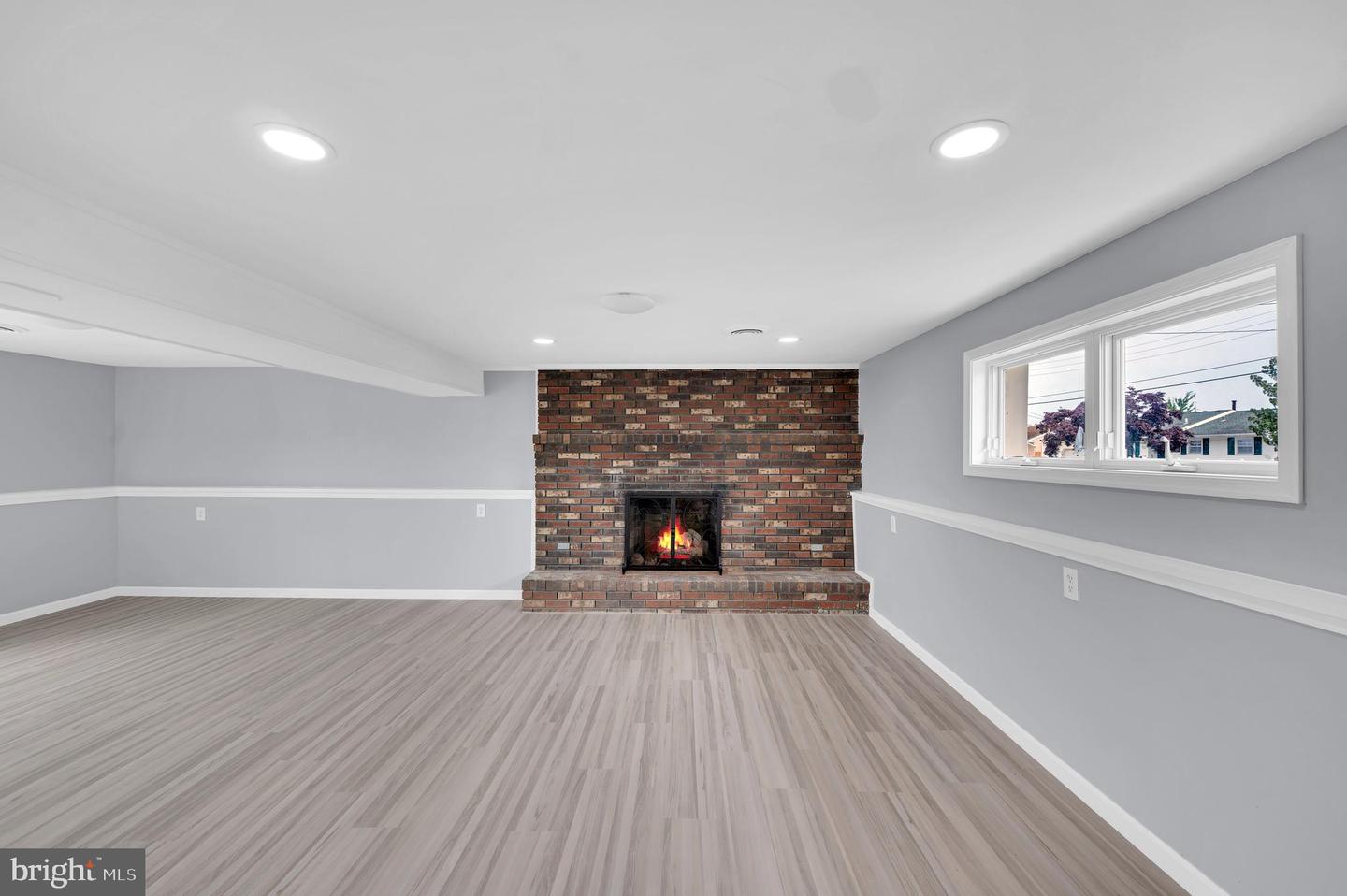 17 Delaware W Property Photo 21