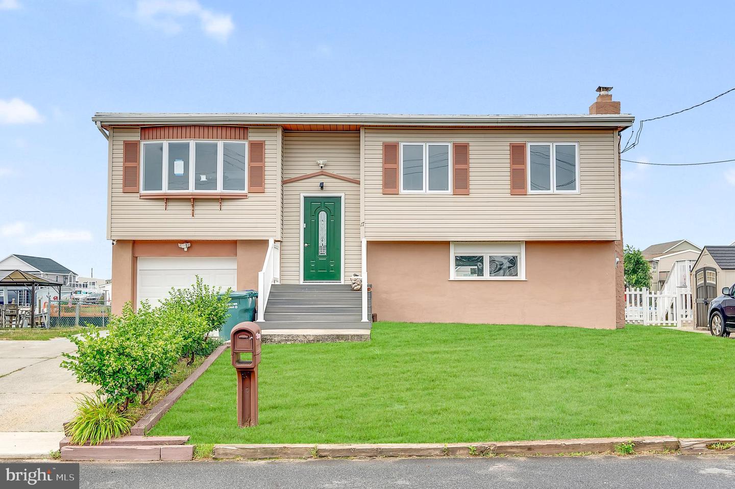 17 Delaware W Property Photo 43