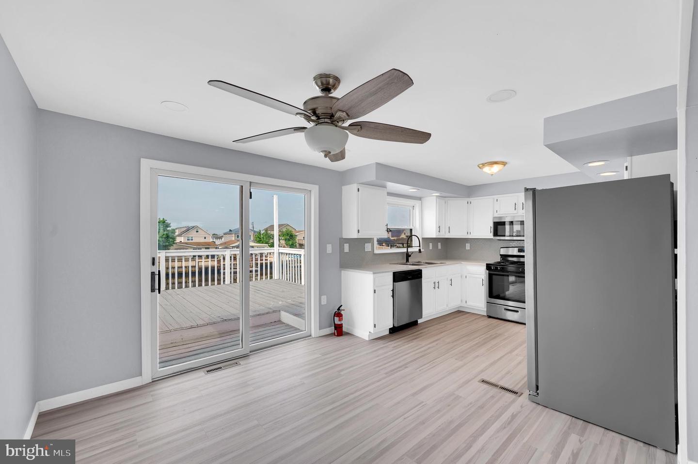 17 Delaware W Property Photo 45