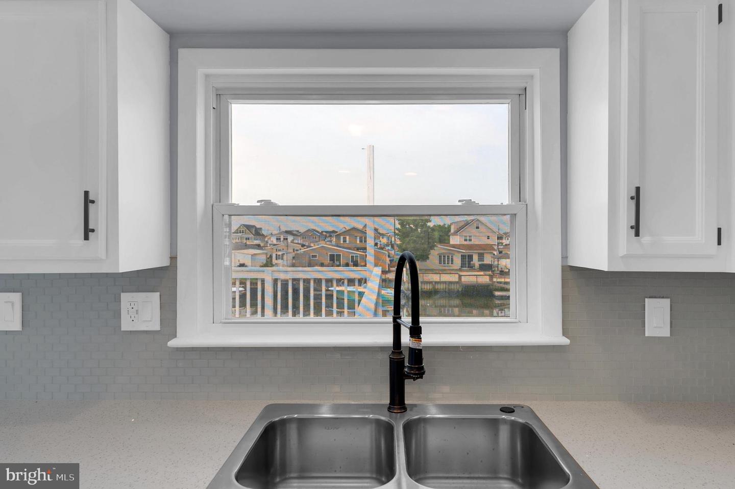 17 Delaware W Property Photo 52